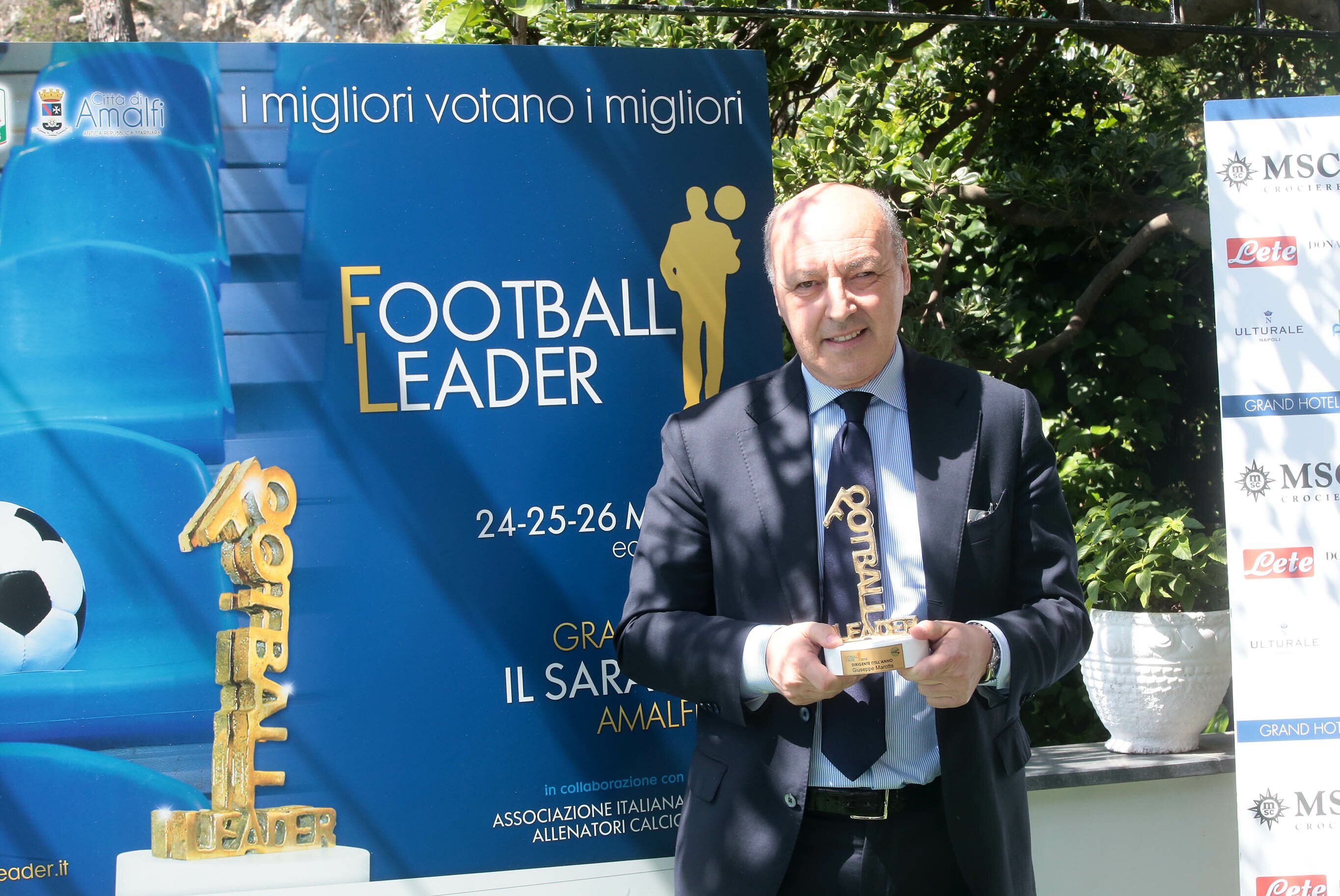 AMALFI PREMIO FOOTBALL LEADER 2016 NELLA FOTO: Il DS MAROTTA RICEVE IL PREMIO DOOTBALL LEADER FOTO MOSCA