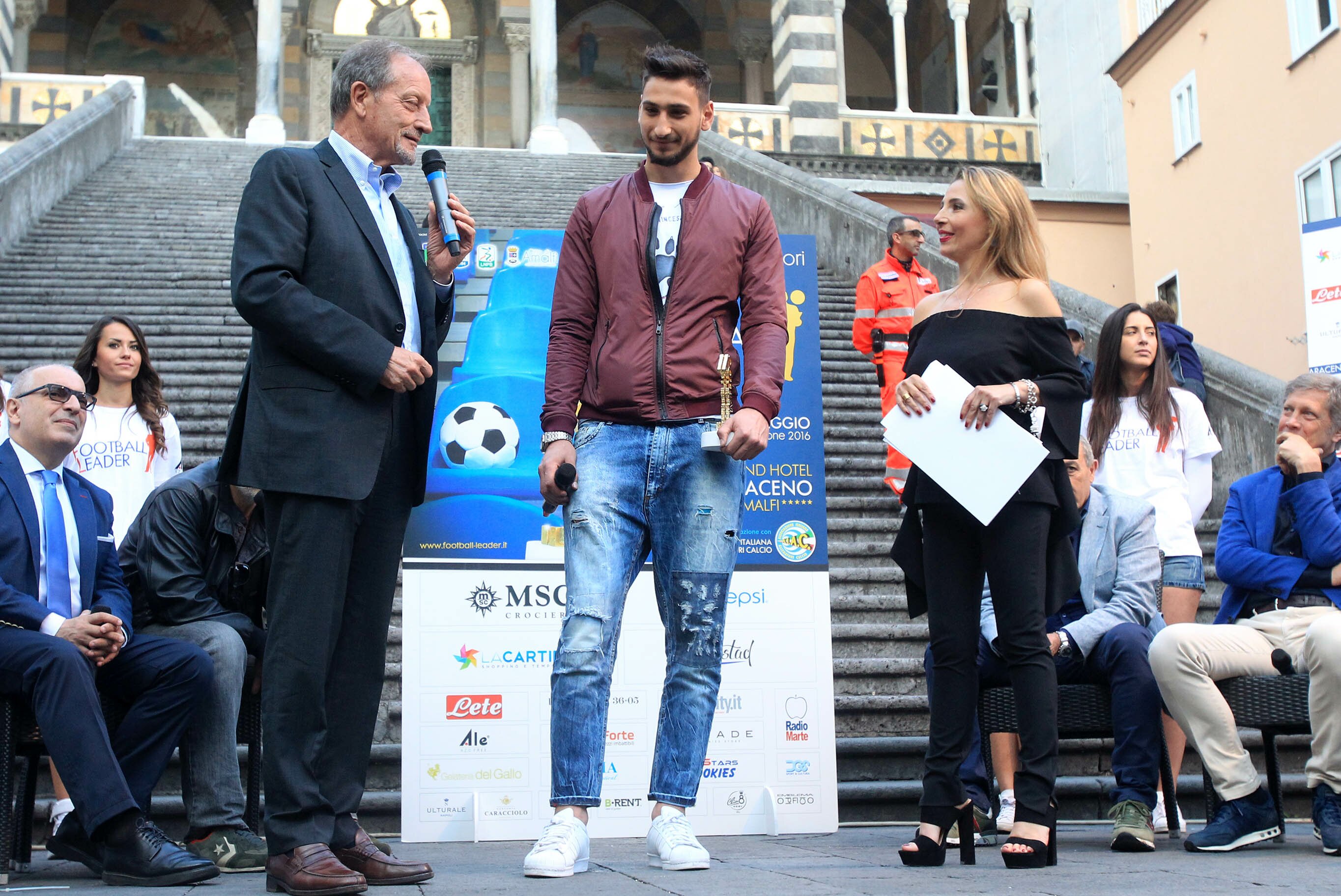 SPORT DONNARUMMA PREMIATO A FOOTBALL LEADER 2016 FOTO MOSCA